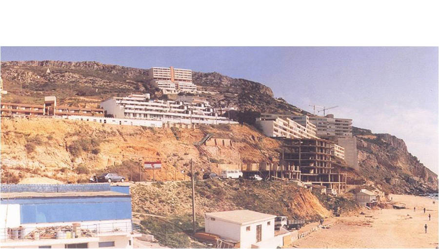 Rearrangement of the Marginal in Sesimbra - Antonio Barreiros Ferreira | Tetractys Arquitectos - Designs | Selected